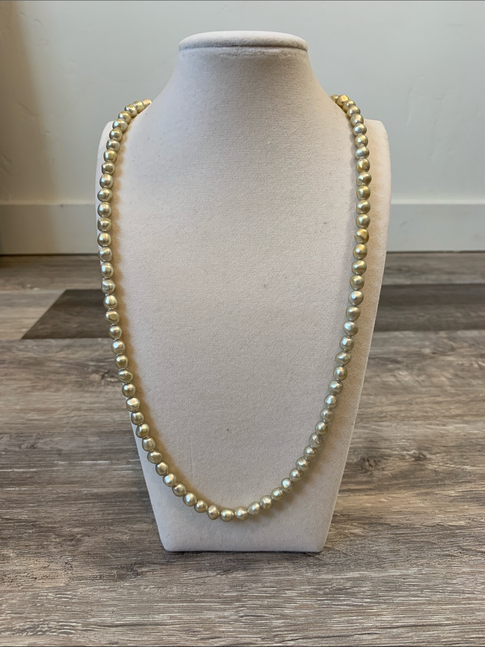Lustrous Faux Gold Pearl Strand Necklace for Women